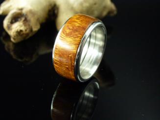 Edelstahl mit Wüsteneisenholz 